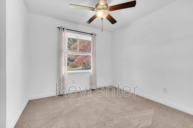 Building Photo - 316 Sky Dr