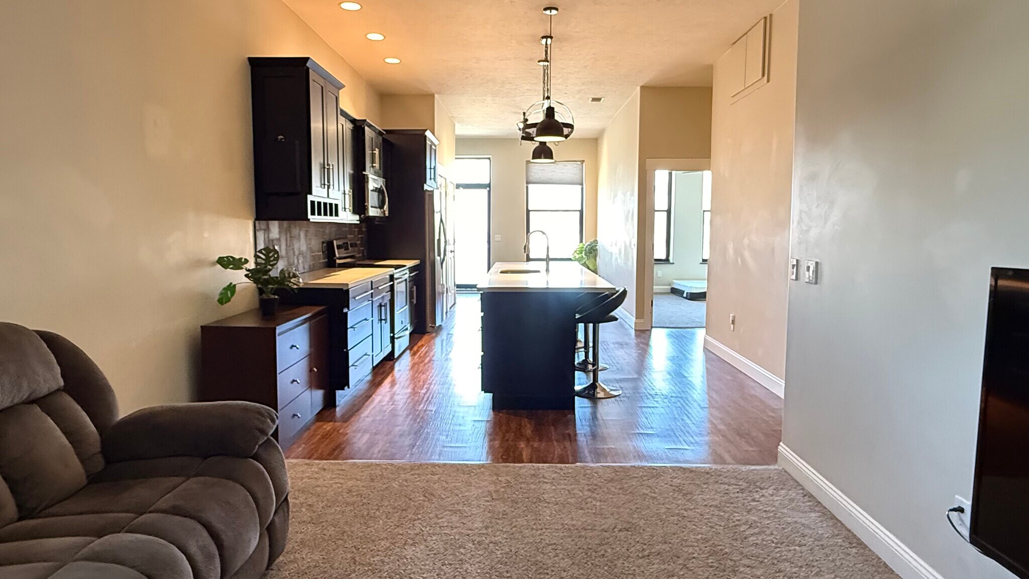 Building Photo - 330 S Cedar St