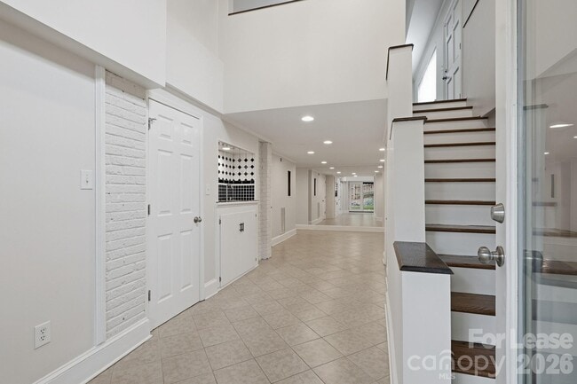 Building Photo - 2525 Runnymede Ln