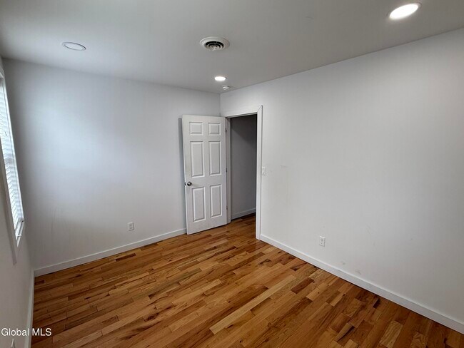 Building Photo - 479 2nd St