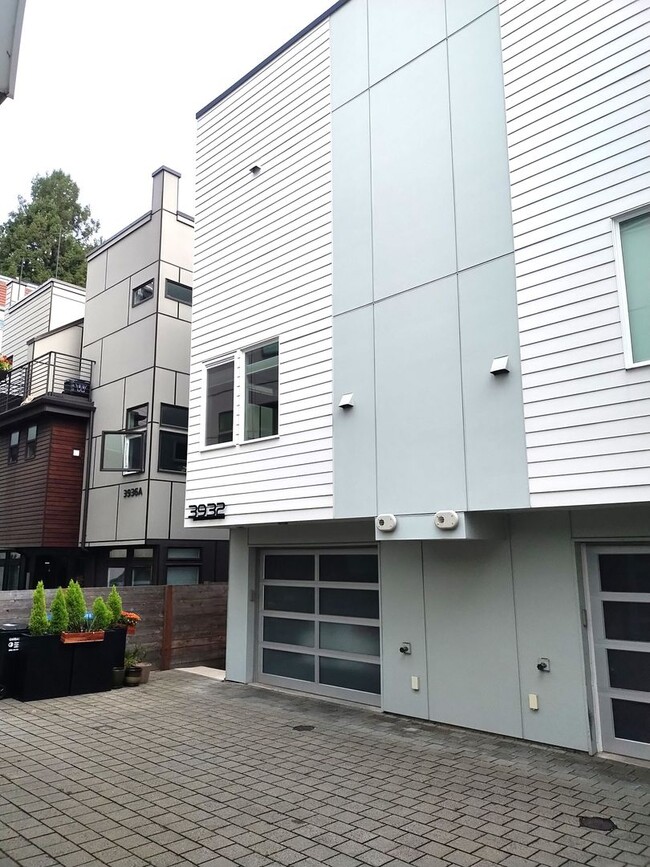 Building Photo - 3bd/2.5ba Seattle Townhome