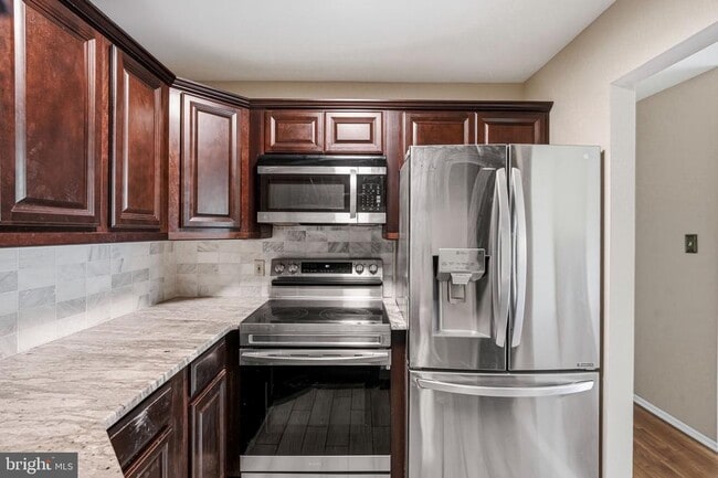 Building Photo - 4215C Aberdeen Dr