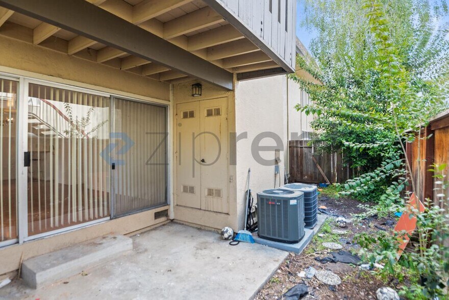 Building Photo - 51 Massolo Dr