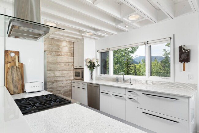 Building Photo - 122 Eastwood Rd