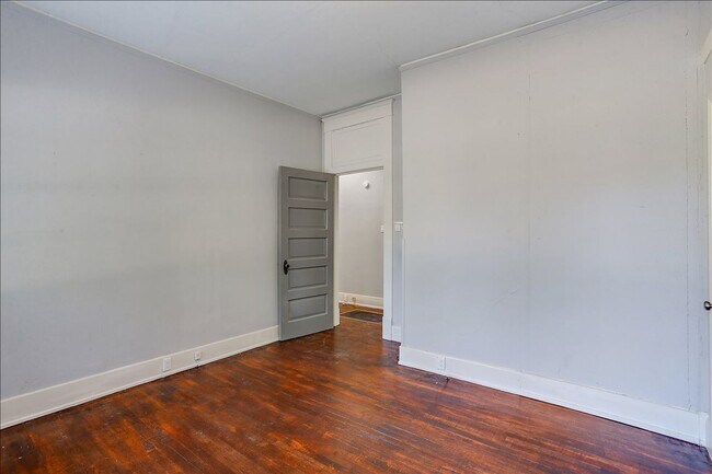 Building Photo - 904/906 Poplar Street