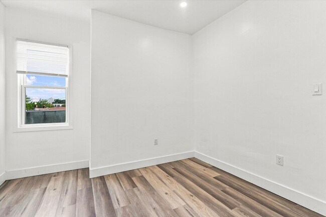 Building Photo - 1103 N 41st St