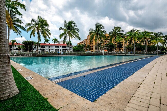 Building Photo - 2950 NE 188th St