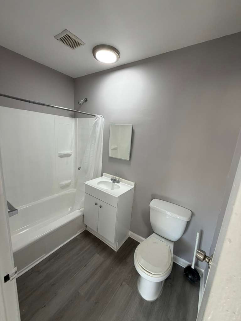 Building Photo - 1500 Luxor Rd