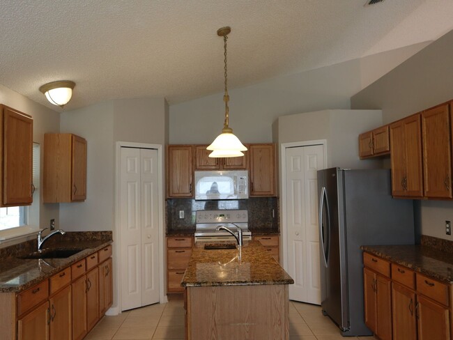 Building Photo - Real Nice 2088 Sq Ft 4 Bedroom 2 bath with...