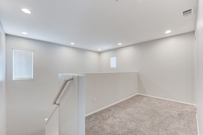 Building Photo - House For Rent! 4 beds, 3 baths Community ...