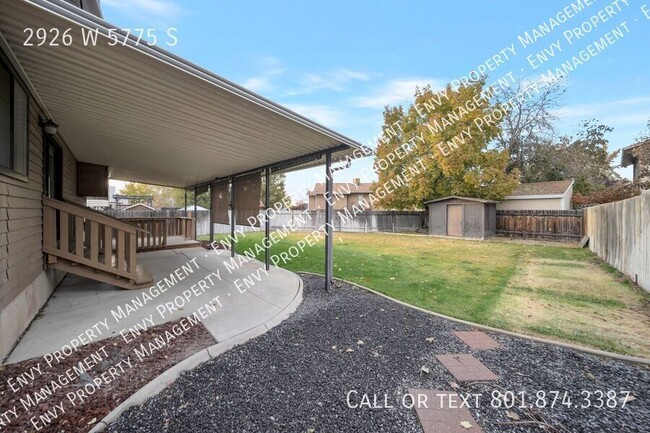 Building Photo - Spacious & Pet-Friendly 4-Bed Home with Mo...