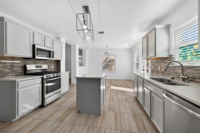 Building Photo - 2802 Turtle River Dr