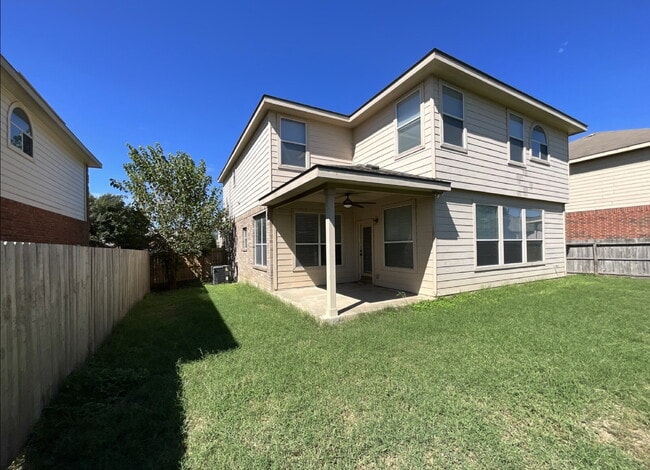 Building Photo - "Charming 3-Bed Oasis with Granite Touches & Cozy Fireplace in Cibolo!"