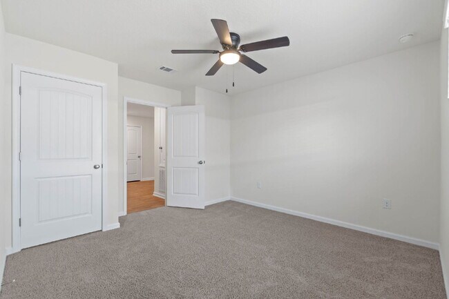 Building Photo - 1047 Limpkin St