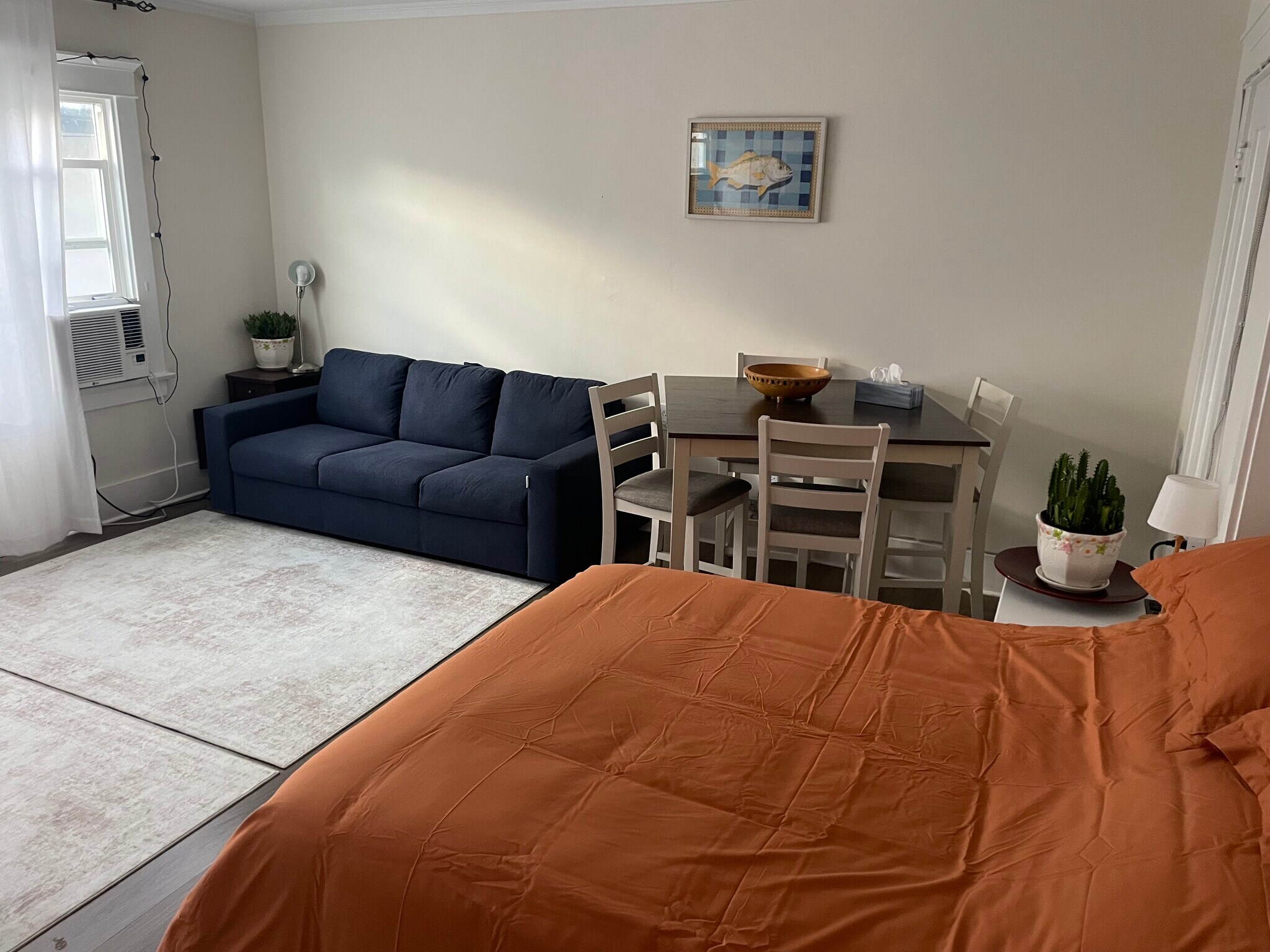 Building Photo - 1109 E 1st St