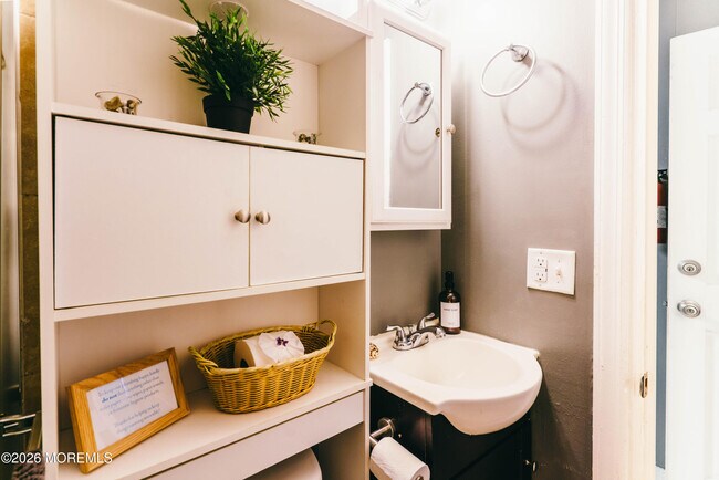 Building Photo - 13 Decatur Ave