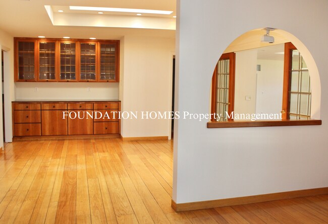 Building Photo - 33 College Ct