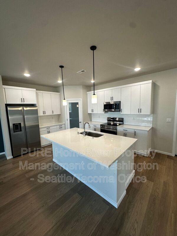 Building Photo - 18201 35th Ave Ct E