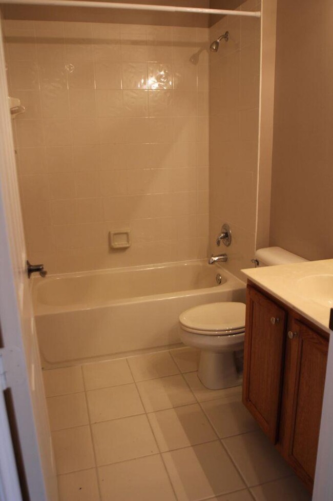 Building Photo - 960 Millbrae Ct