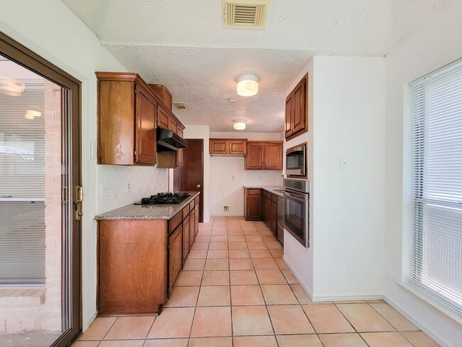 Building Photo - 2030 Creek Valley Ln