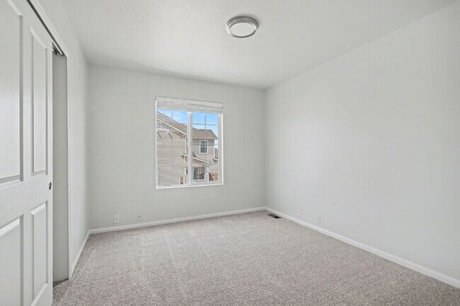 Building Photo - Beautifully Updated 3-Bedroom End-Unit Townhome Facing Open Space with Attached 2-Car Garage in G...