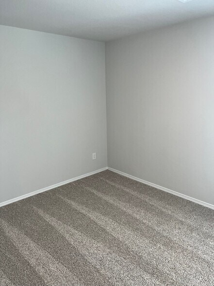 Building Photo - 10722 Violet Bloom Dr