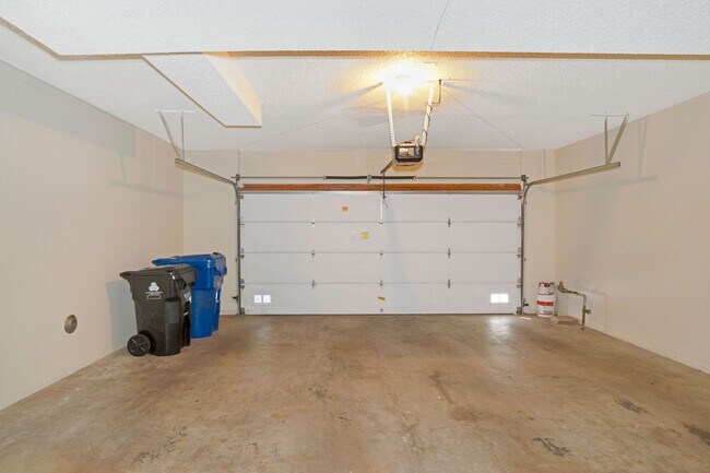 Building Photo - 21800 Marylee St
