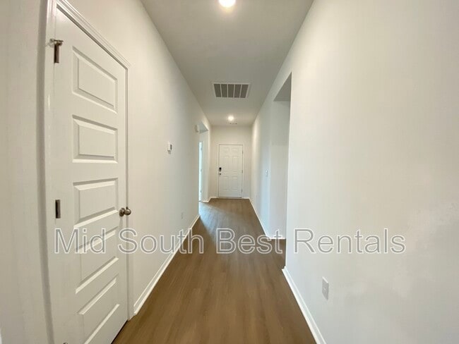 Building Photo - 84 Kelton Ln