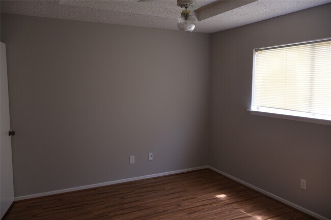 Building Photo - 12907 Maxfield Dr