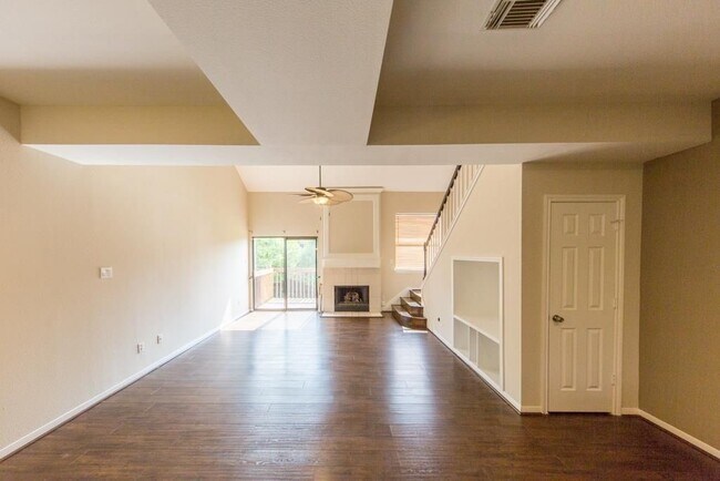 Building Photo - 737 Davis Rd