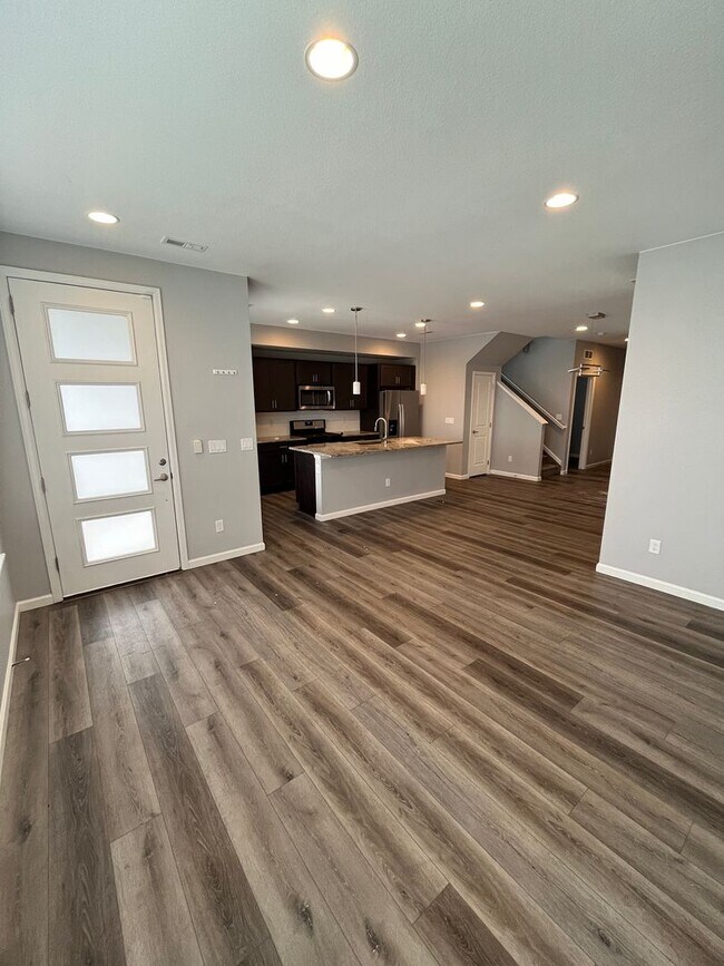 Building Photo - PRIME LOCATION IN THE HEART OF COMMERCE CI...