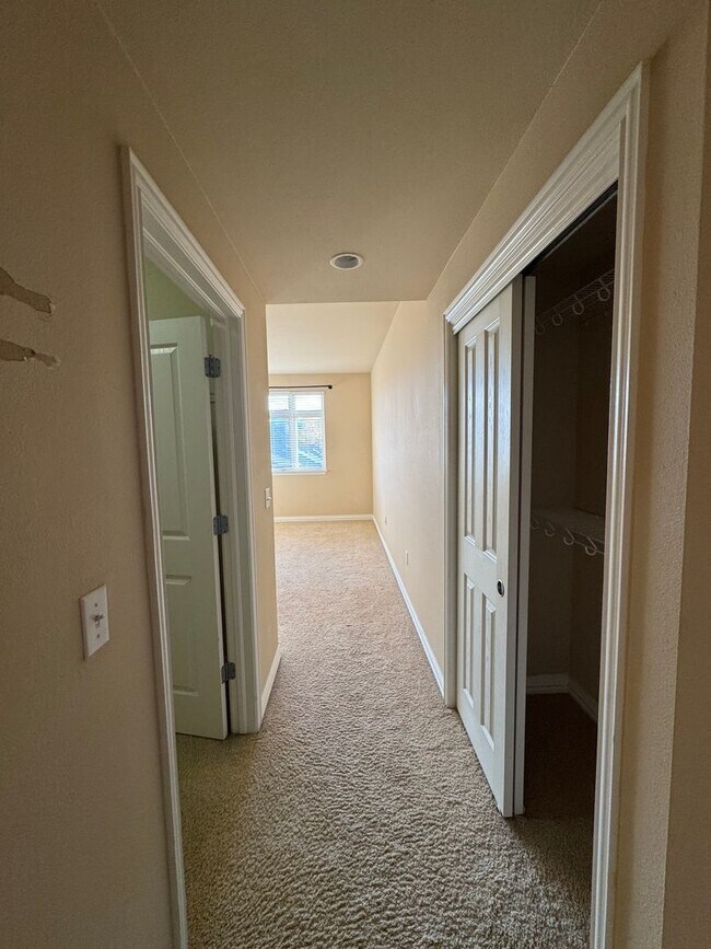 Building Photo - 2 bed/2 bath 4th Floor Unit in Cherry Creek! Covered Parking & Laundry Included!