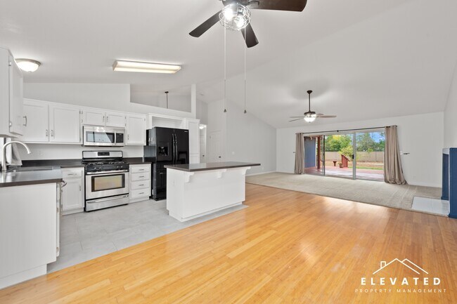 Building Photo - 2529 Buss Dr