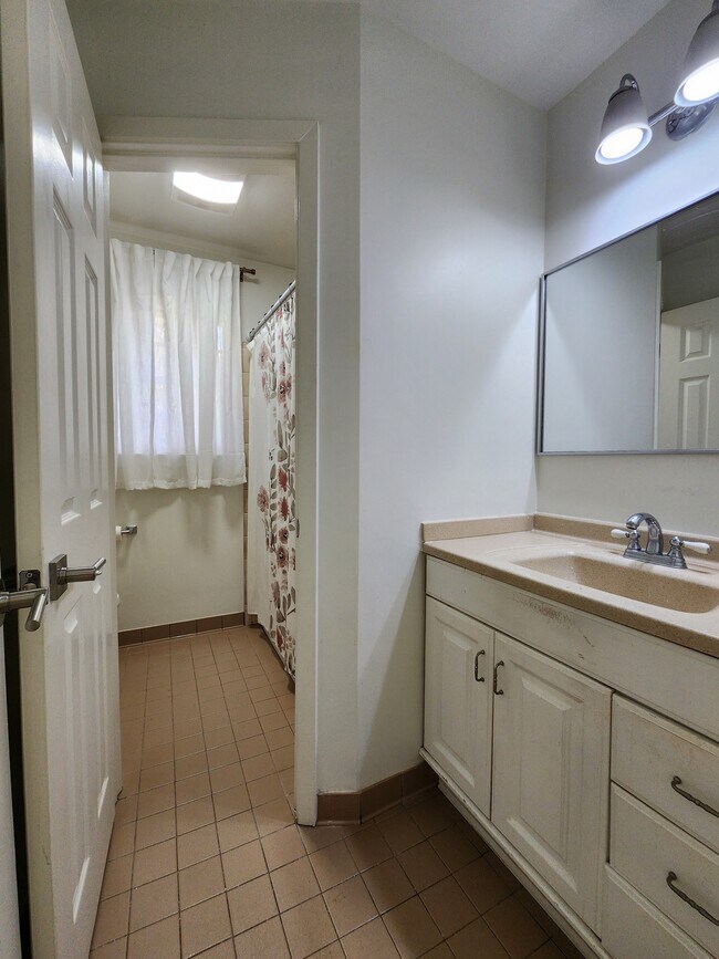 Building Photo - 117 Roberts Cir