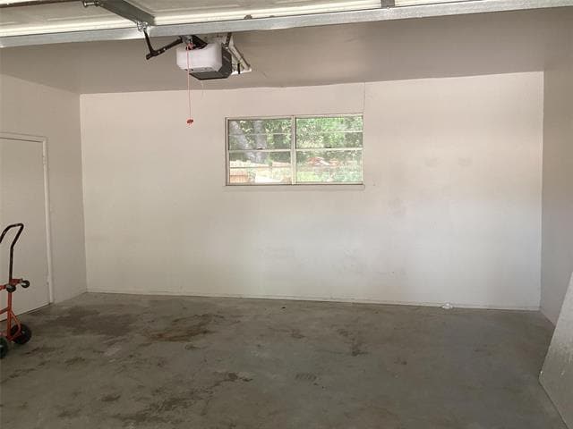 Building Photo - 400 N Ave C
