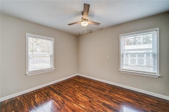Building Photo - 1/1.5 home in the country