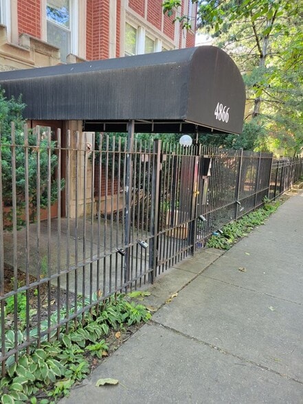 Building Photo - 4866 N Magnolia Ave