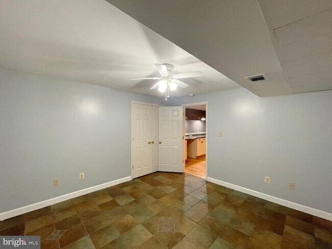 Building Photo - 20871 Freedom Run Dr