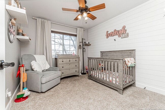 Building Photo - Spacious Single Family Home