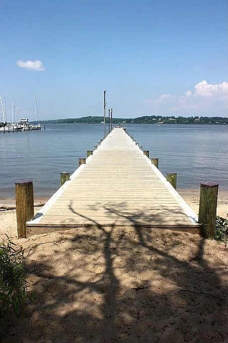 Privileged access to community fishing pier - 1123 Little Magothy Vw