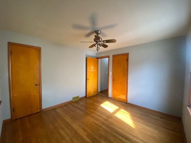 Building Photo - Charming 3-Bedroom Property in Prime Location