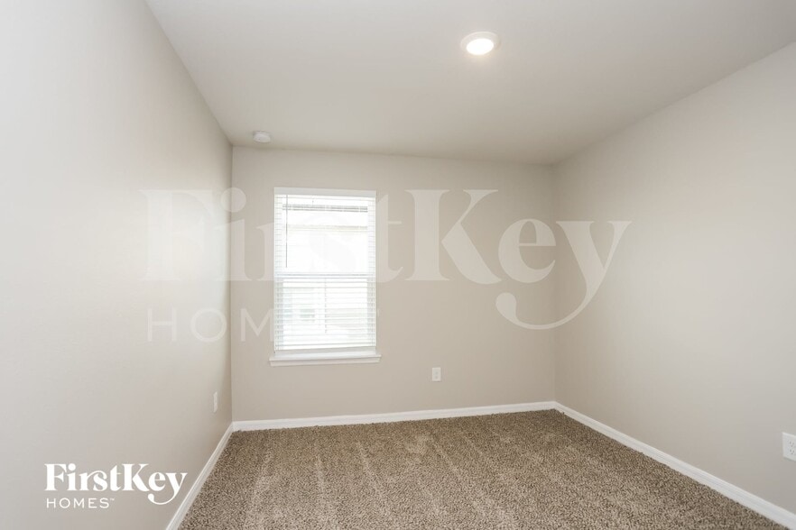 Building Photo - 14231 Poke Ridge Dr