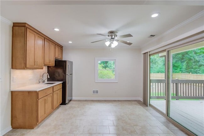 Building Photo - 770 Crest Valley Dr NW
