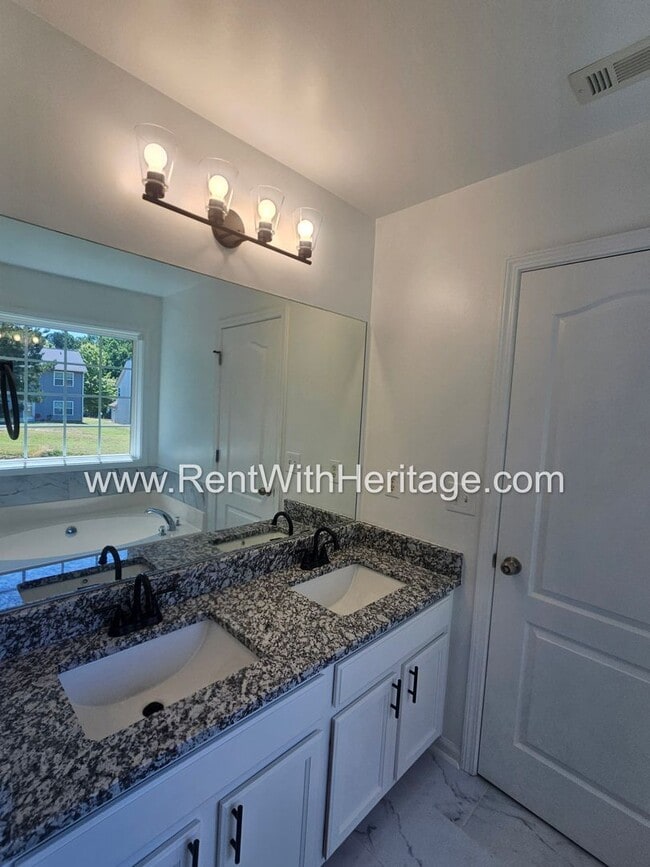 Building Photo - Awesome 3 bd/ 2ba With Everything Brand Ne...