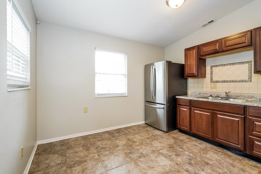 Building Photo - 3628 Valley Lake Dr