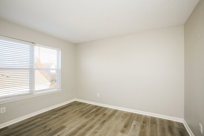 Building Photo - 4327 Raintree Rd