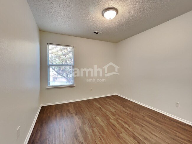 Building Photo - 4026 Holly Leaf Court
