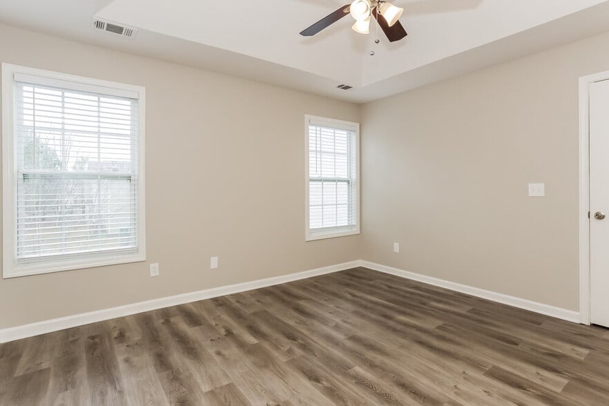 Building Photo - 5701 Castlebrook Dr