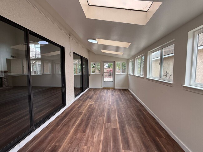 Building Photo - 1422 Eagle Ct