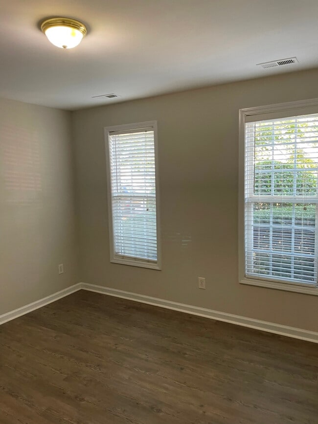 Building Photo - 153 Danesway Dr